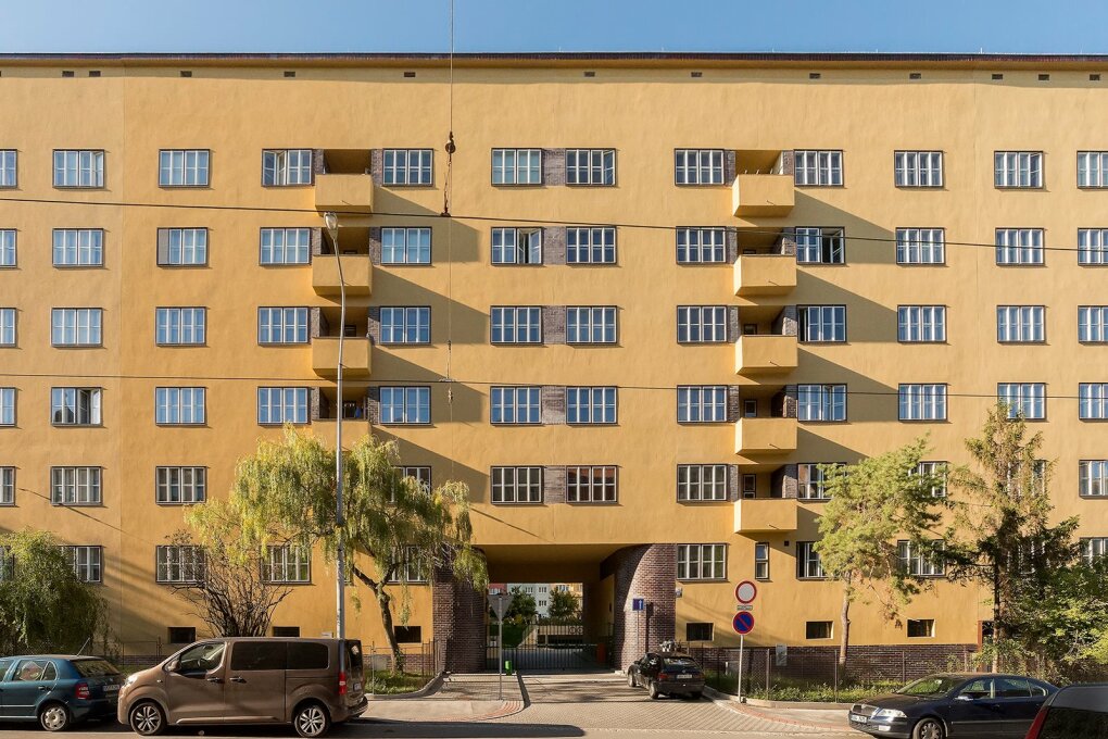 (Ne)jisté domovy - meziválečné sociální bydlení Husovic a&nbsp;Zábrdovic